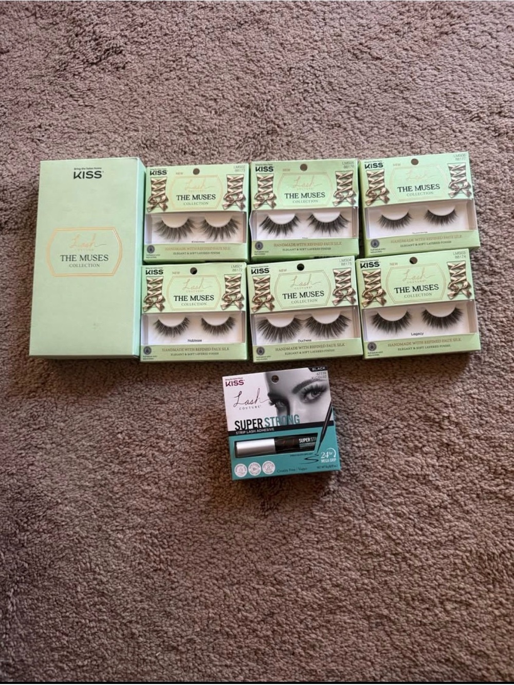 Kiss The Muses False Eyelash Set in Mint Green Packaging